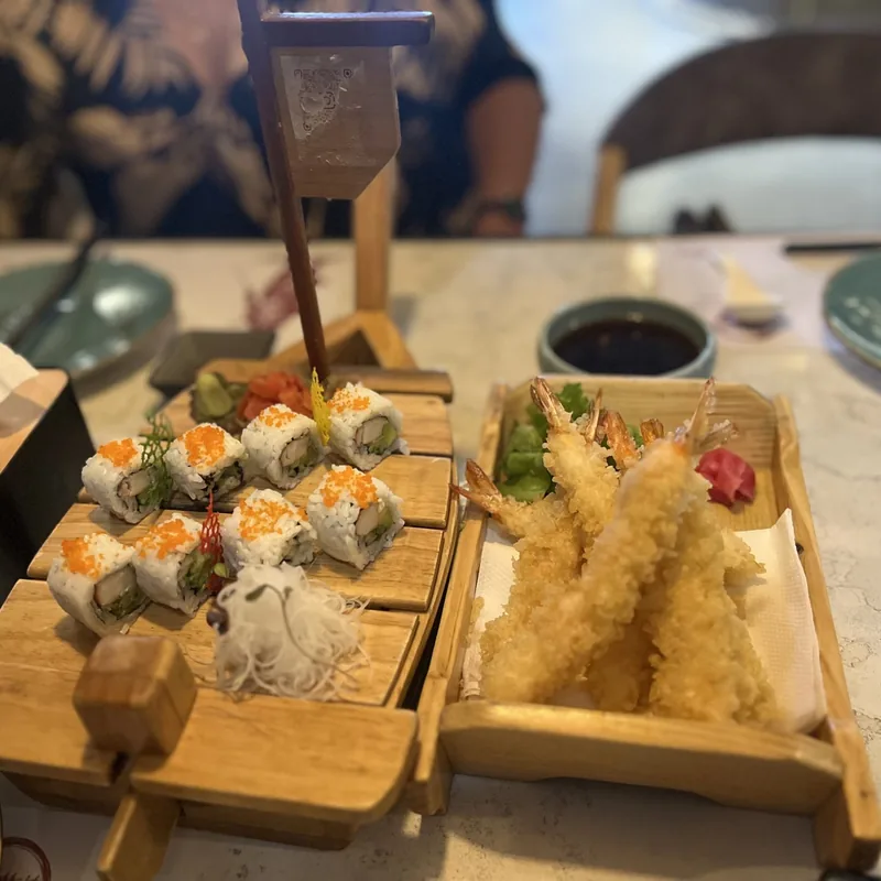 Aufgeschnittene Maki-Rollen